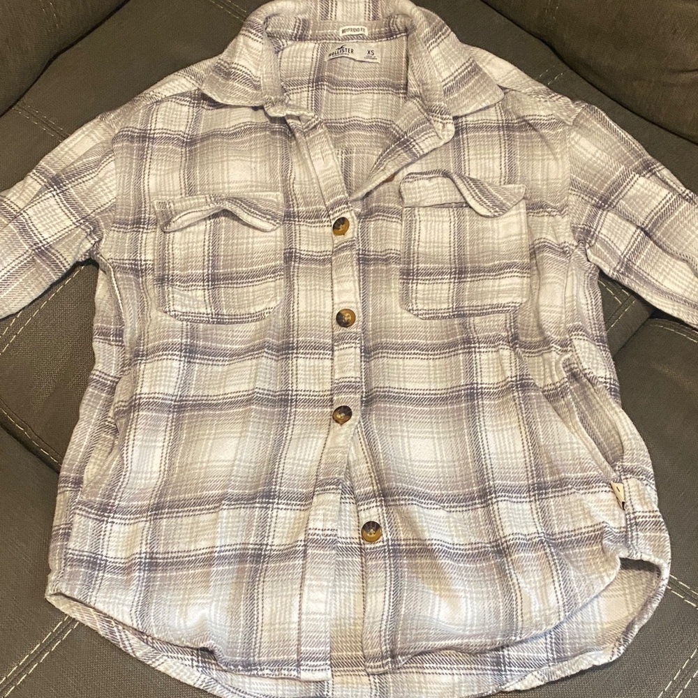 Hollister Womens Plaid Shirt in Gray and Cream